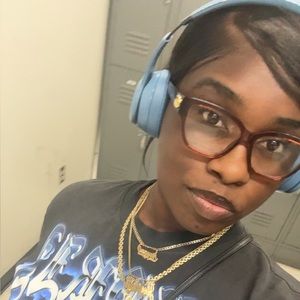 Meet your Posher, Janaye